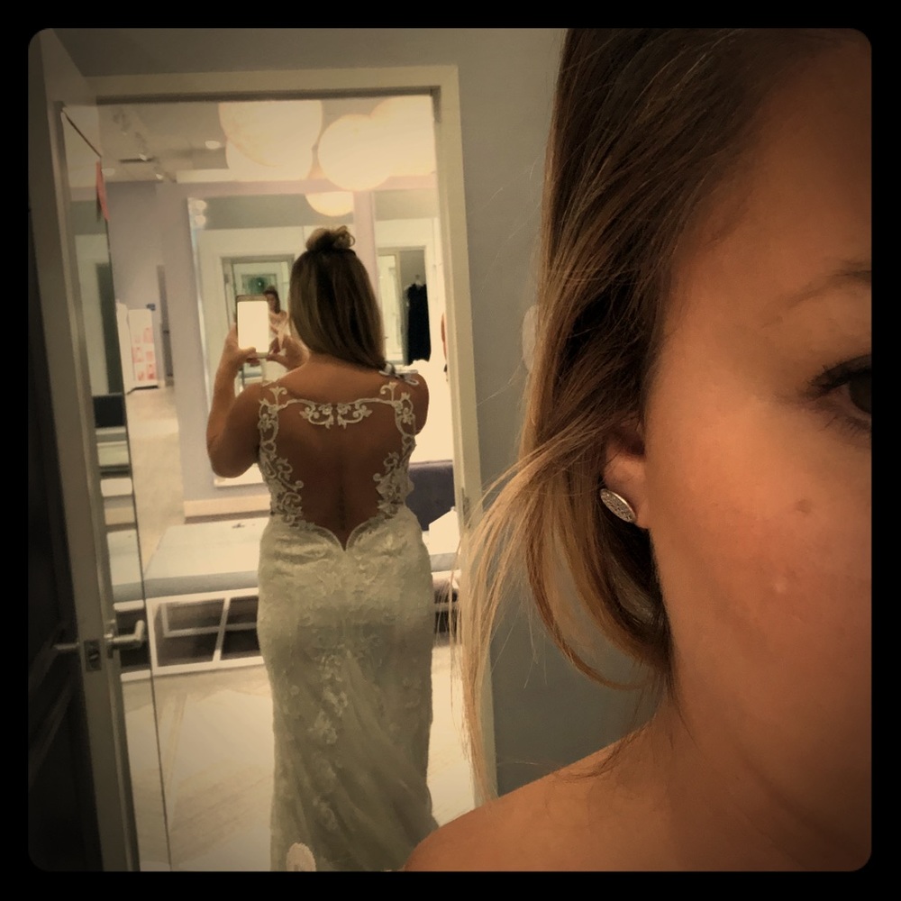 David’s Bridal Galina Signature size 14 brand new